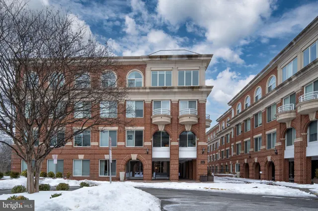 $595,000 | 625 Slaters Lane, Unit 404, Alexandria, VA 22314