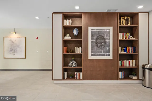 $595,000 | 625 Slaters Lane, Unit 404, Alexandria, VA 22314