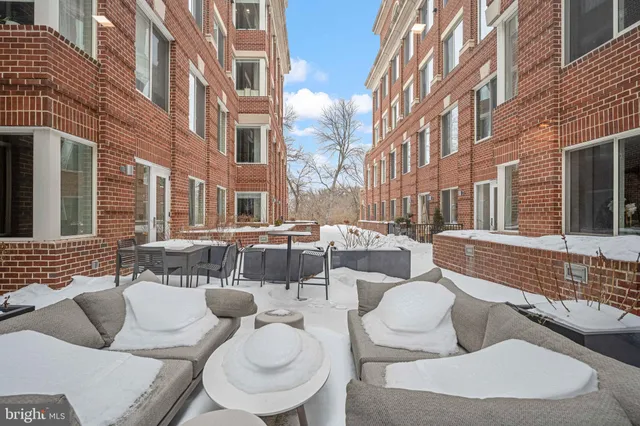 $595,000 | 625 Slaters Lane, Unit 404, Alexandria, VA 22314