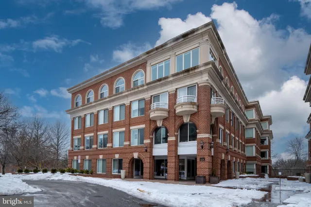 $595,000 | 625 Slaters Lane, Unit 404, Alexandria, VA 22314