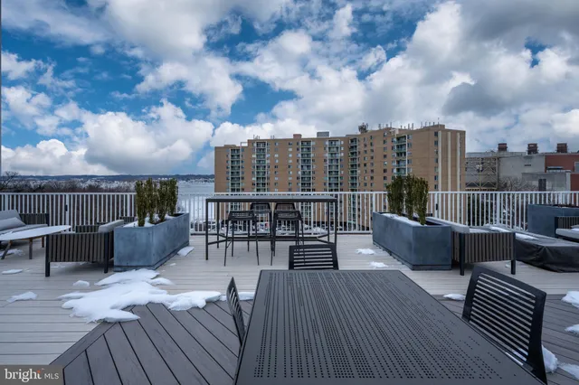 $595,000 | 625 Slaters Lane, Unit 404, Alexandria, VA 22314