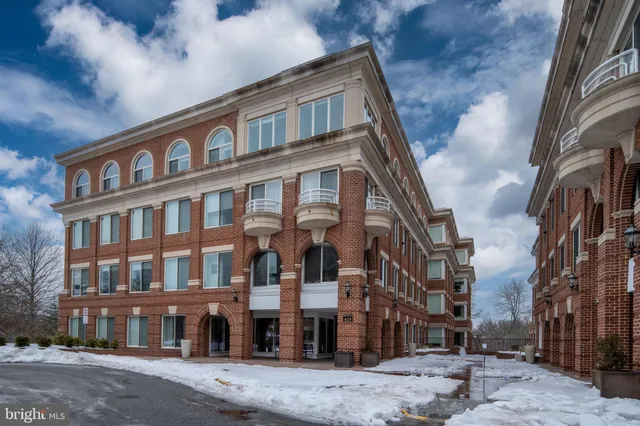 $595,000 | 625 Slaters Lane, Unit 404, Alexandria, VA 22314
