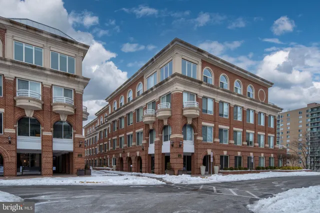$595,000 | 625 Slaters Lane, Unit 404, Alexandria, VA 22314