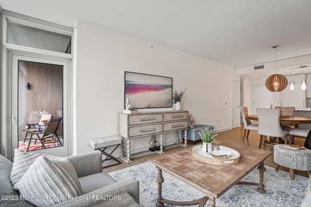 $3,100 | 30 Melrose Terrace, Unit 203, Long Branch, NJ 07740