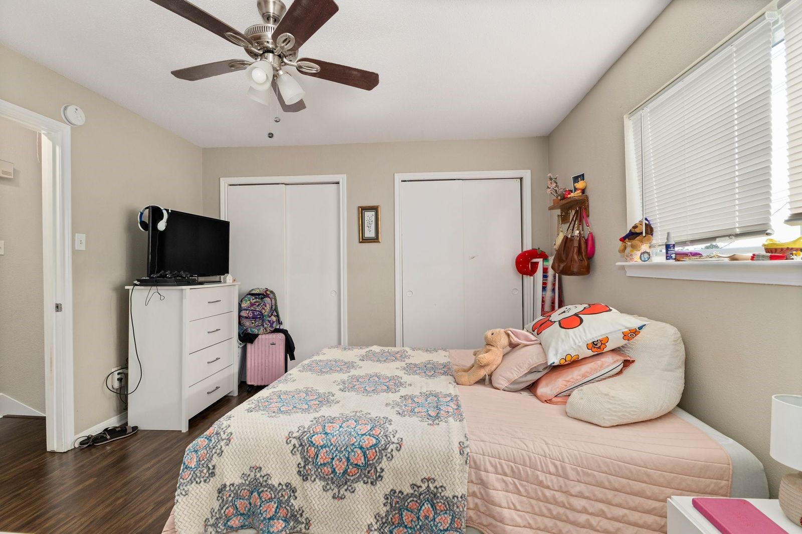 8300 Oakhaven Road La Porte, TX 77571 - Photo 11 of 14 a bedroom with a bed and a flat screen tv
