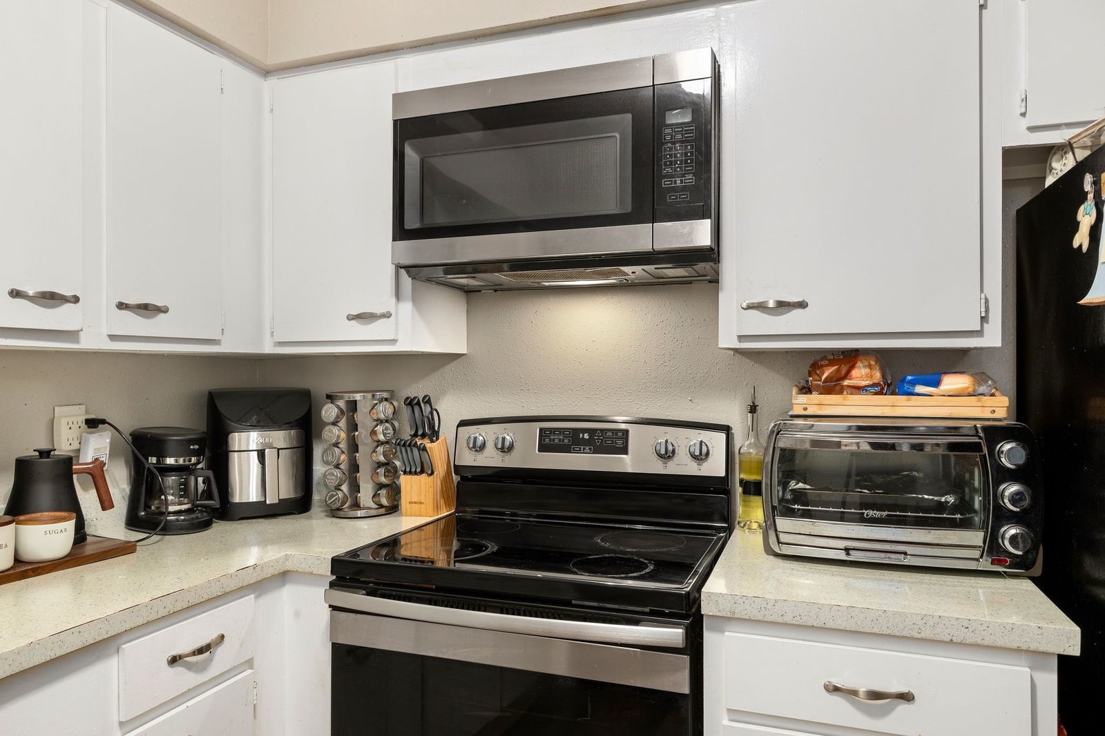 8300 Oakhaven Road La Porte, TX 77571 - Photo 6 of 14 a kitchen with appliances and cabinets