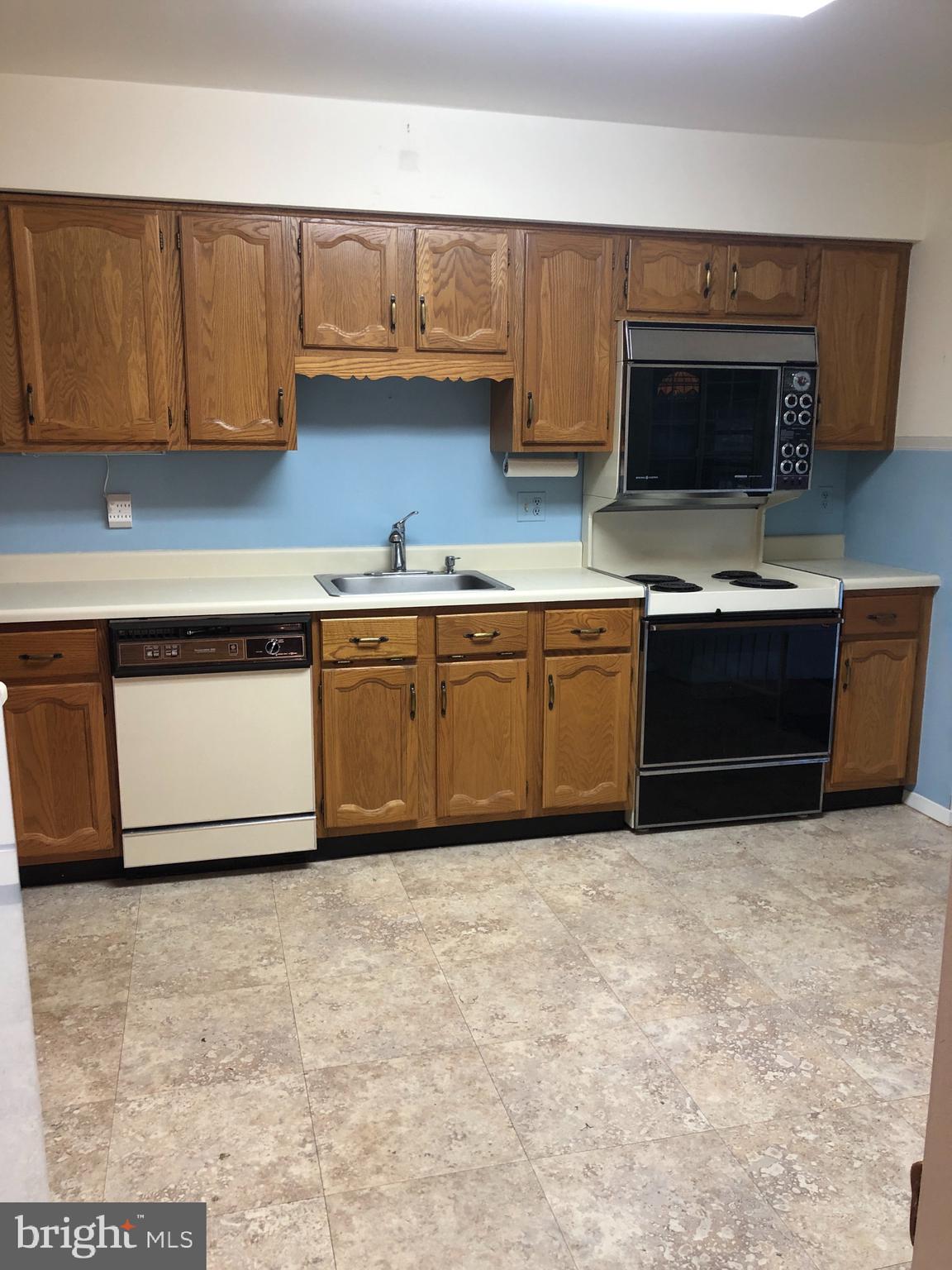 12 Mill Road Whiting, NJ 08759 - Photo 7 of 42 Eat In Kitchen