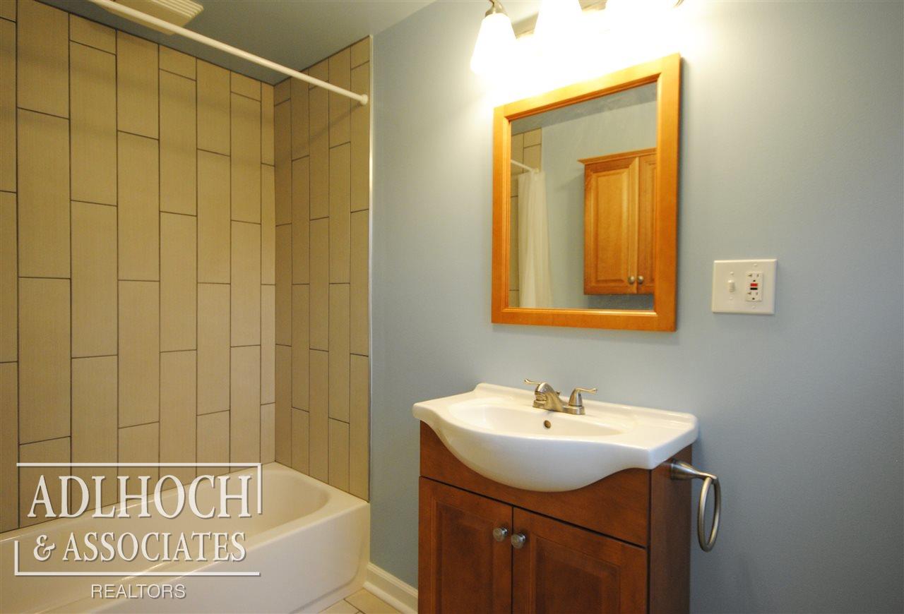 354 Kerby Road Grosse Pointe, MI 48236 - Photo 16 of 19 Upstairs full bath