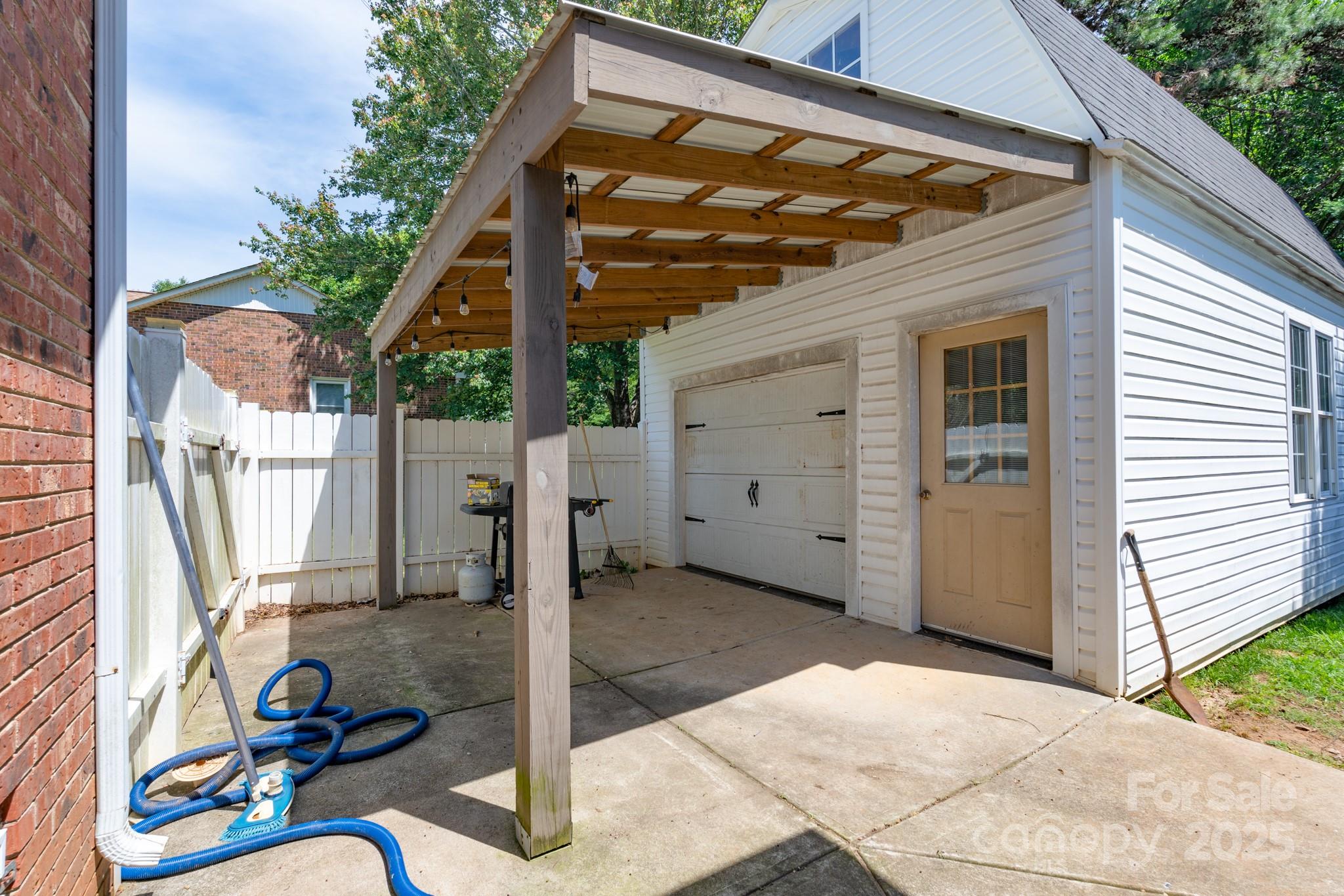 500 Belleview Road Rock Hill, SC 29730 - Photo 27 of 33 a backyard of a house with seating space