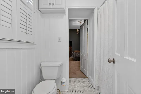 a bathroom with a toilet and a shower
