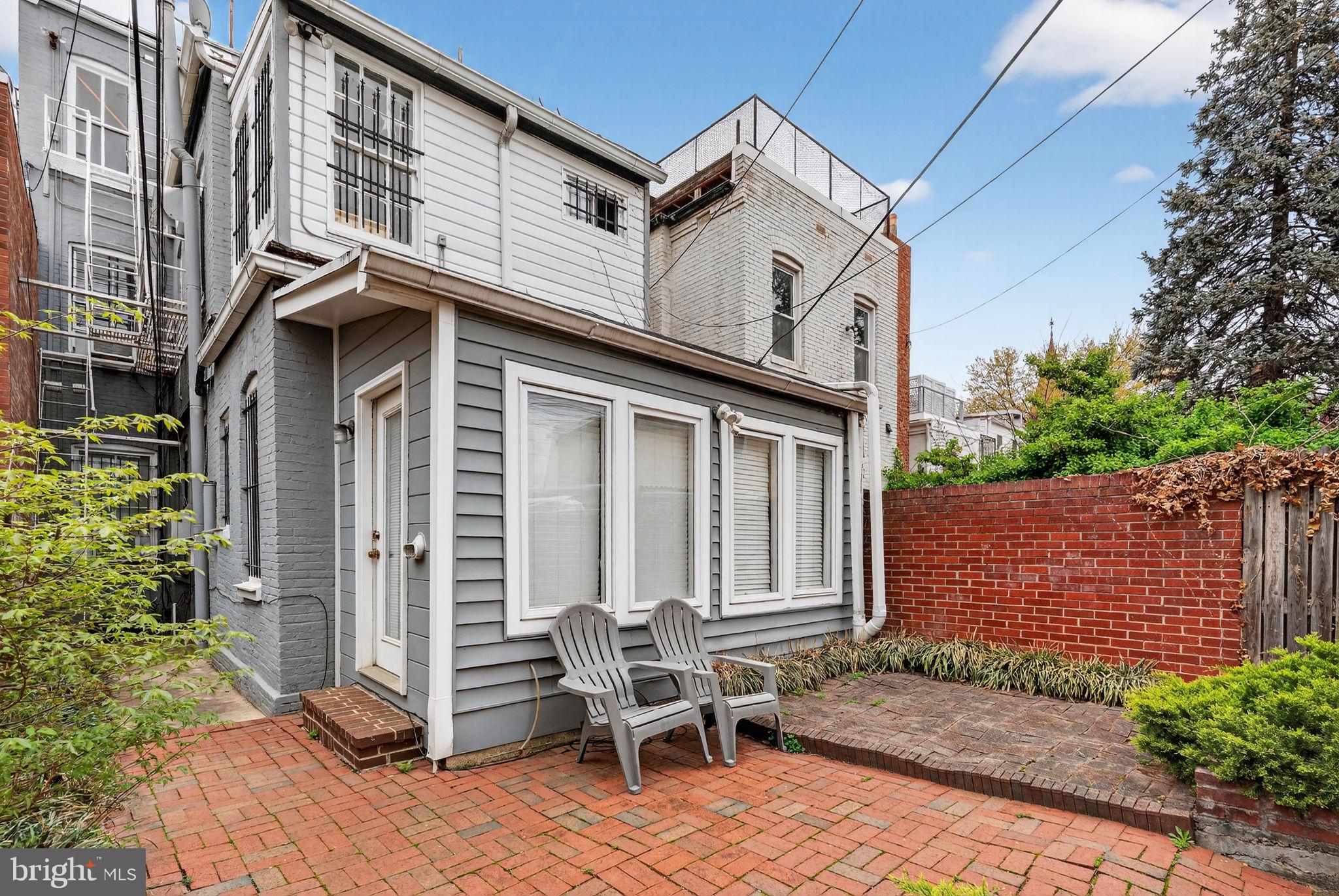 15 3rd Street Northeast, Unit 2 Washington, DC 20002 - Photo 29 of 32 a wooden bench sitting in front of a building
