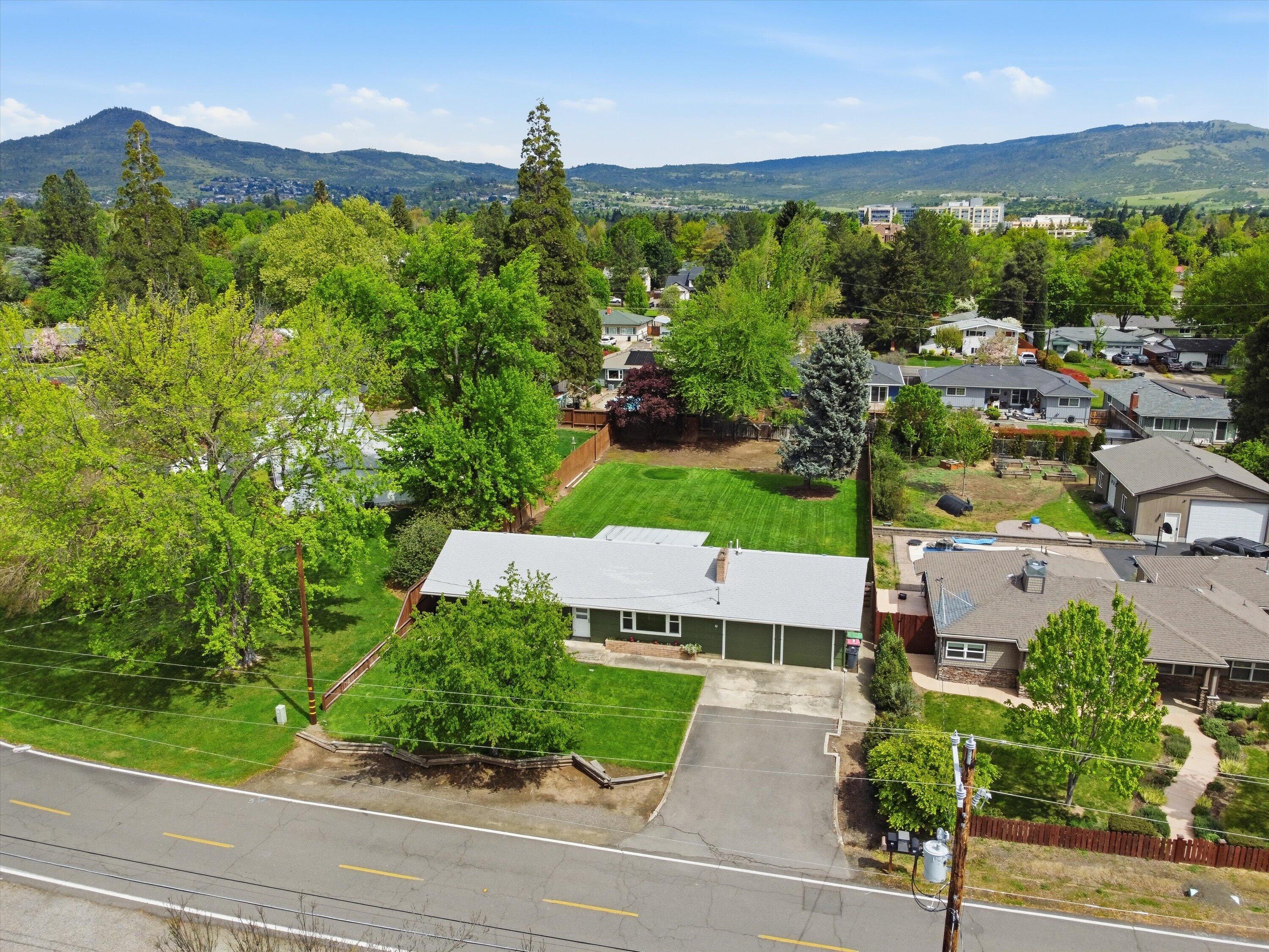 689 South Modoc Avenue Medford, OR 97504 - Photo 39 of 47 40-689 S Modoc Ave-40