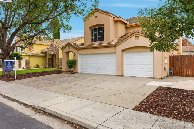 $738,800 | 1660 Tahoe Circle, Tracy, CA 95376