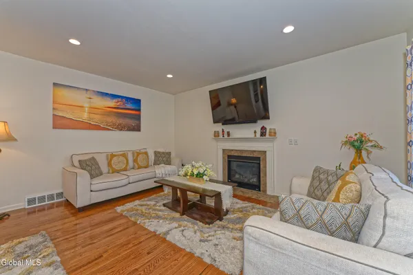 $3,500 | 1 Haywood Lane, North Greenbush, NY 12144