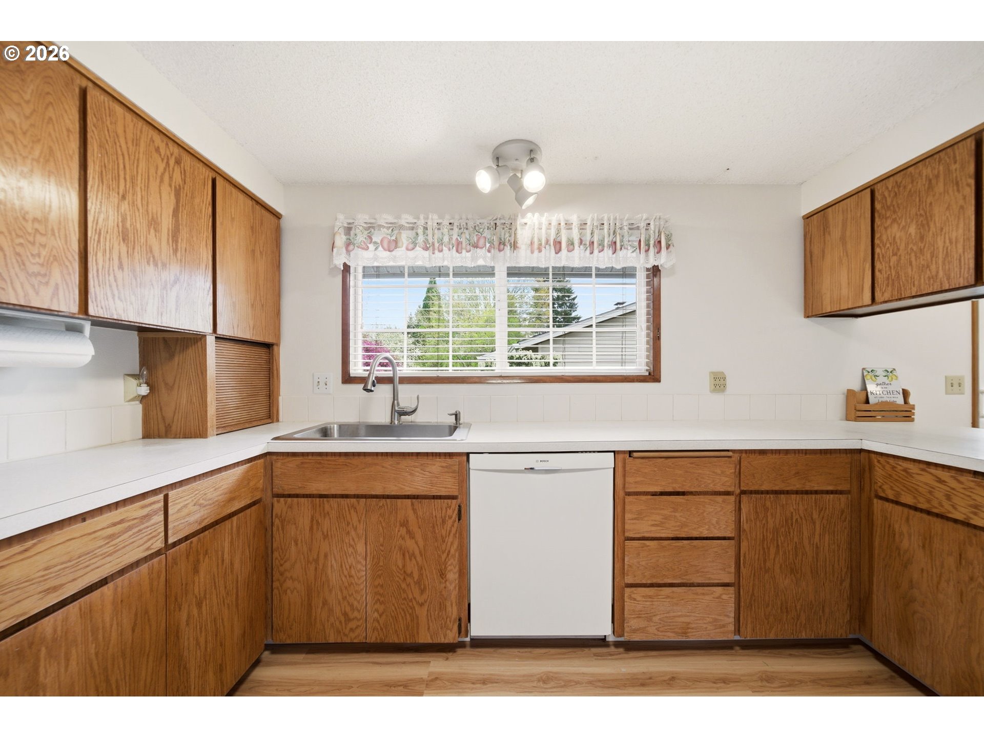 10175 Southwest Wasco Way Tualatin, OR 97062 - Photo 13 of 39 Kitchen