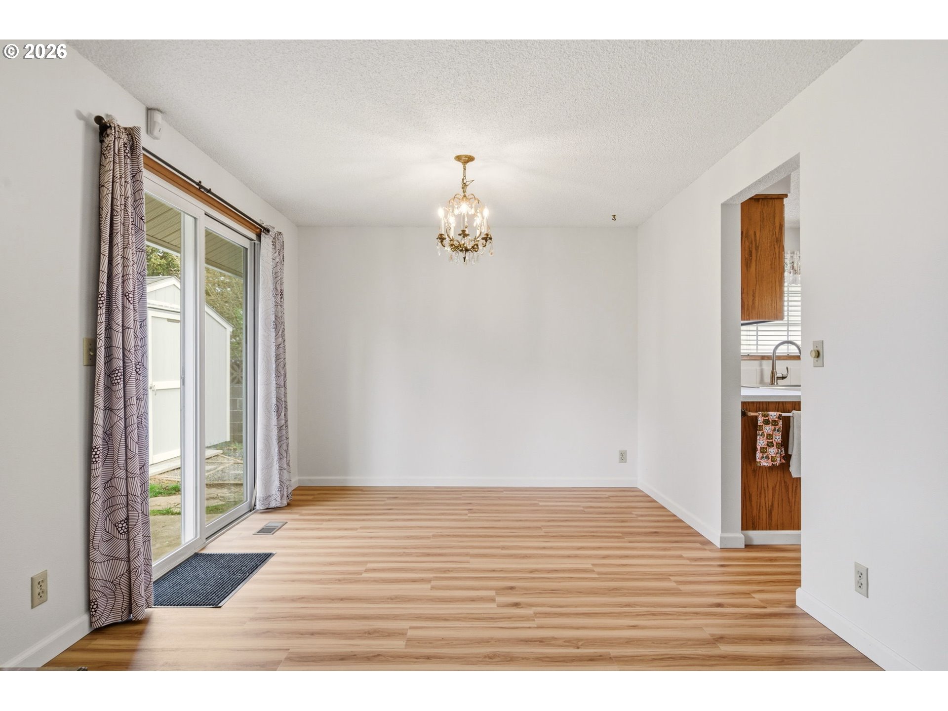 10175 Southwest Wasco Way Tualatin, OR 97062 - Photo 15 of 39 Dining Room