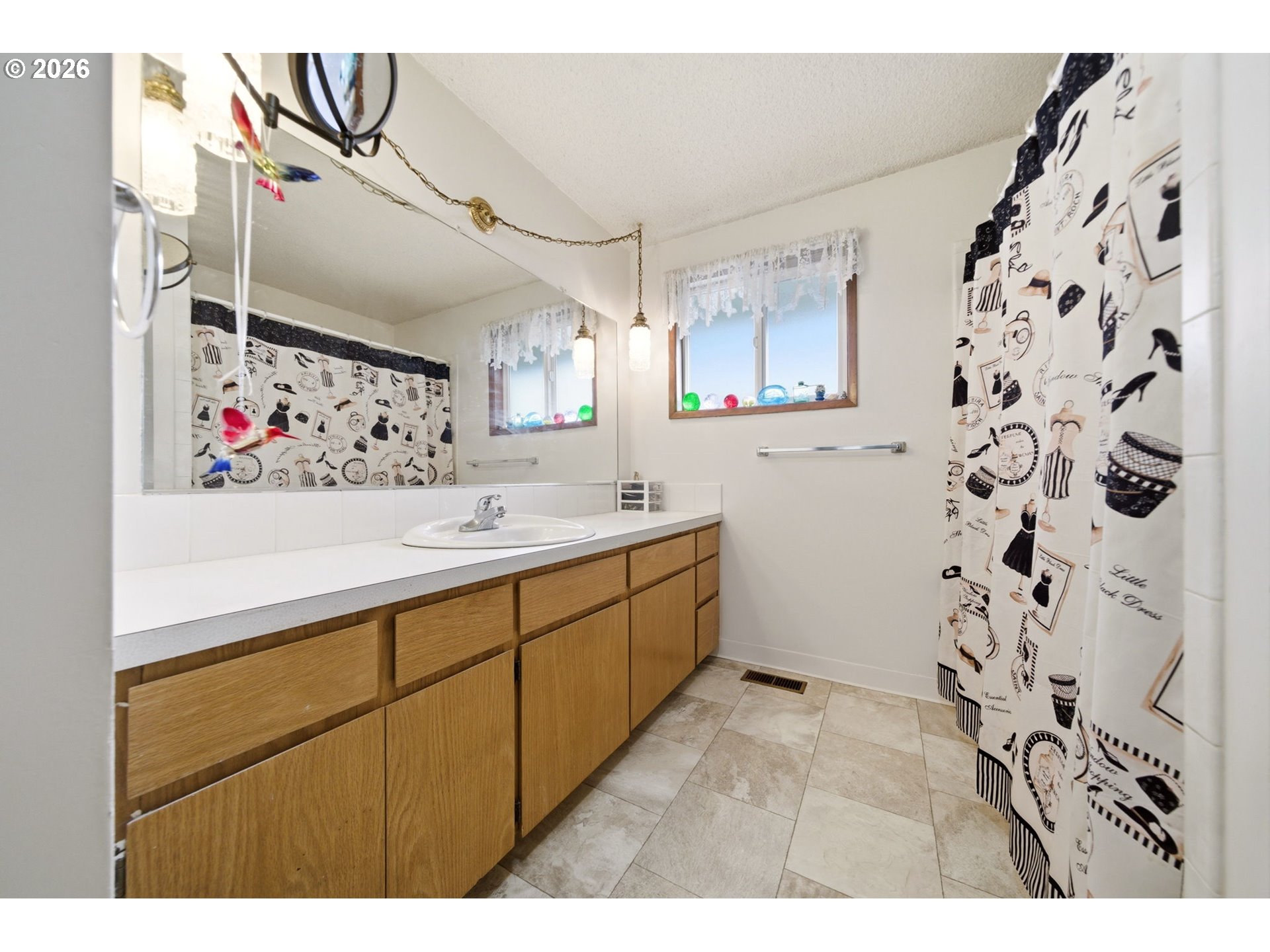 10175 Southwest Wasco Way Tualatin, OR 97062 - Photo 28 of 39 Bathroom