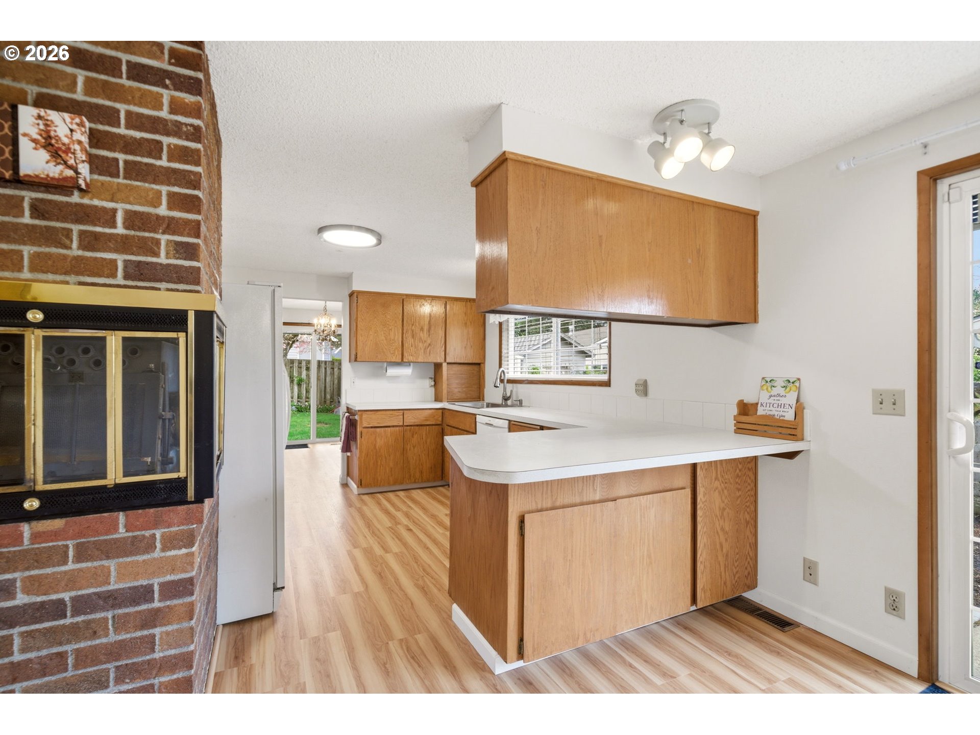 10175 Southwest Wasco Way Tualatin, OR 97062 - Photo 10 of 39 Kitchen