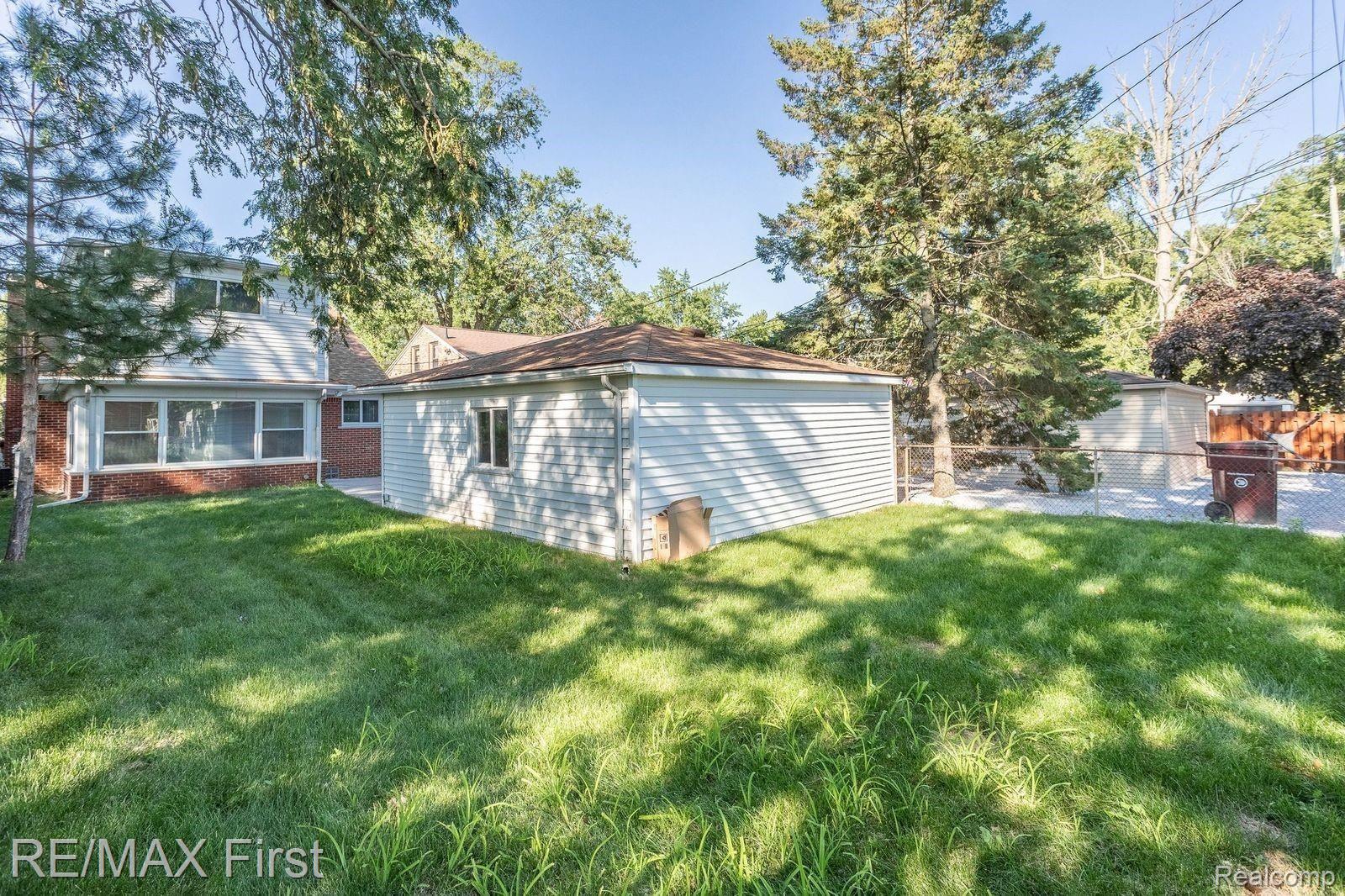 1497 Roslyn Road Grosse Pointe, MI 48236 - Photo 25 of 26 6hvmqr2g.jpeg