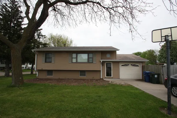 $180,000 | 3937 Clark Court, Davenport, IA 52806
