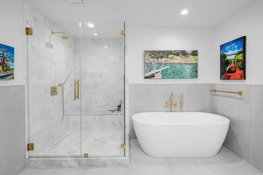 70 Rainey Street, Unit 1306 Austin, TX 78701 - Photo 15 of 27 Primary bathroom