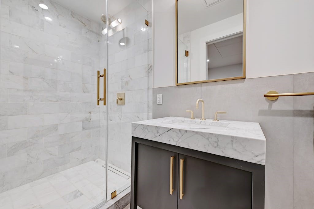 70 Rainey Street, Unit 1306 Austin, TX 78701 - Photo 19 of 27 3rd Bathroom