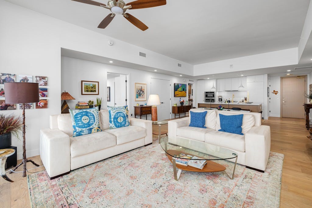 70 Rainey Street, Unit 1306 Austin, TX 78701 - Photo 5 of 27 Living