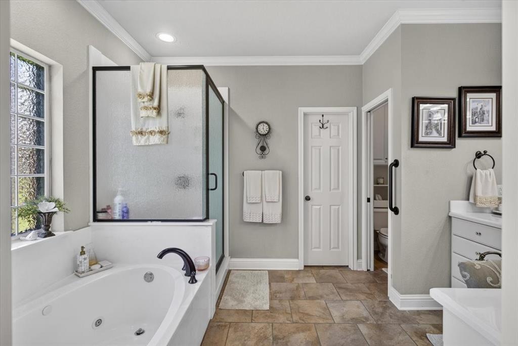 111 Trailwood Road Enchanted Oaks, TX 75156 - Photo 16 of 33 a bathroom with a tub a sink and a large mirror