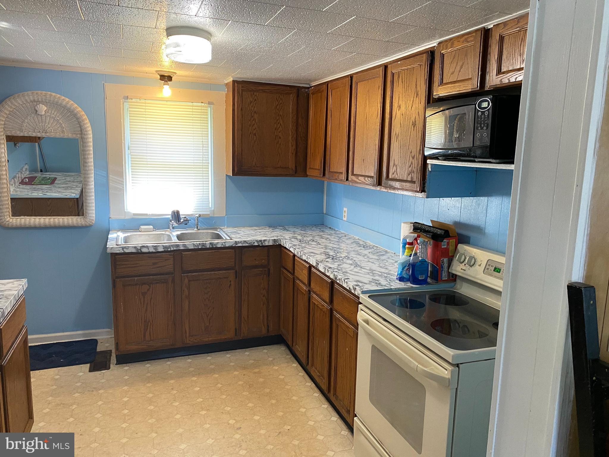 28521 Deal Island Road Princess Anne, MD 21853 - Photo 3 of 14 Kithcen