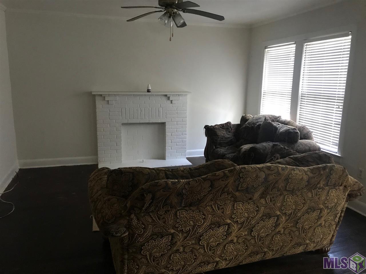 859 Aster Street Baton Rouge, LA 70802 - Photo 4 of 5 Large Living Room