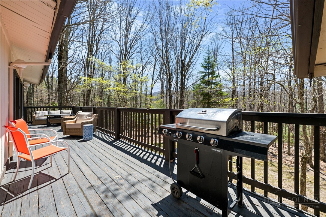 811 Pine Ridge Road Beech Mountain, NC 28604 - Photo 21 of 26 a view of a patio with wooden floor