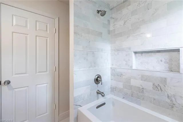 $525,000 | 1323 Solana Road, Unit K2, Naples, FL 34103