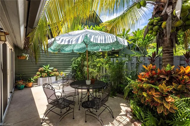 $525,000 | 1323 Solana Road, Unit K2, Naples, FL 34103