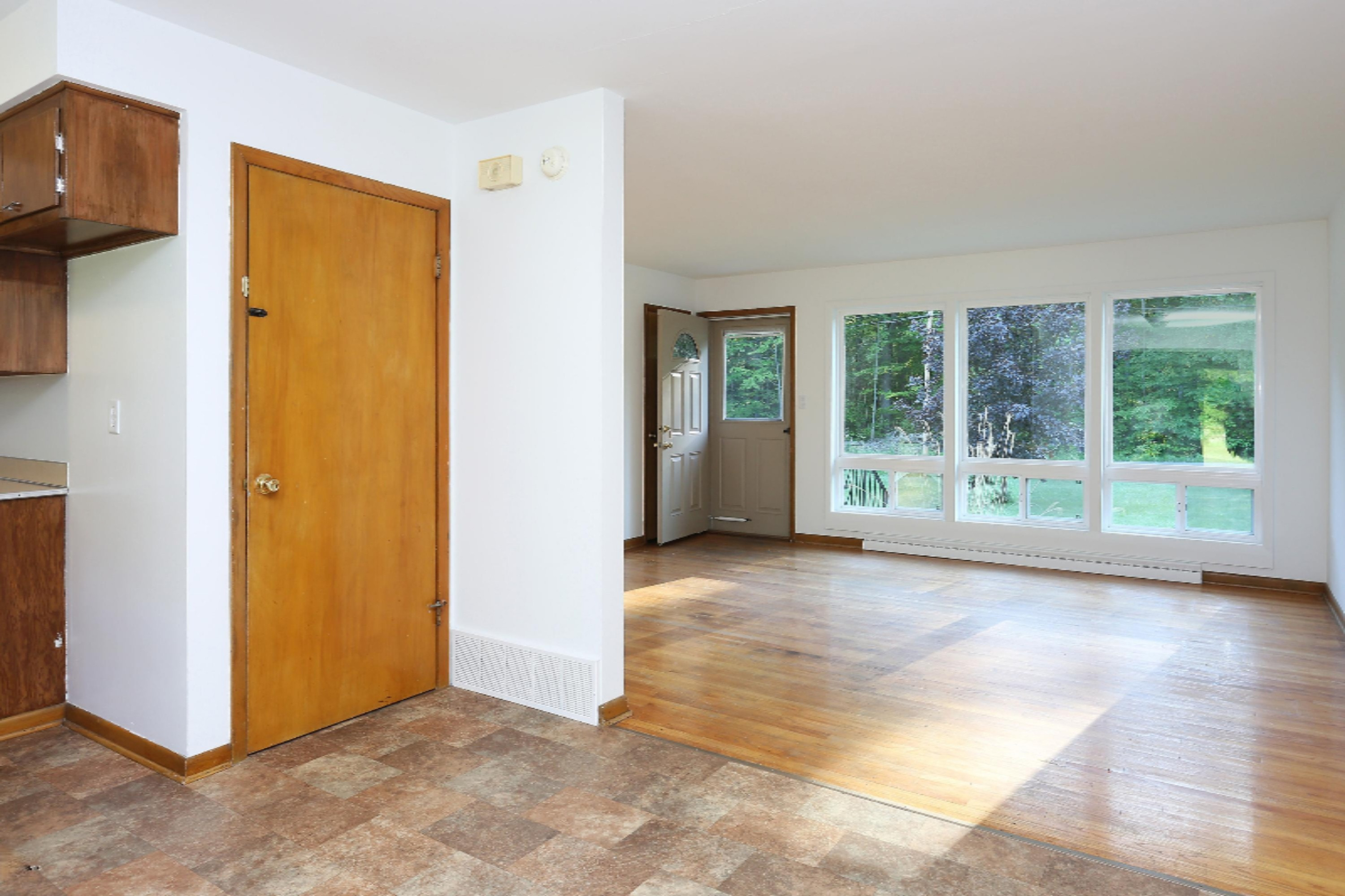 15581 Lakeside Road Lakeside, MI 49128 - Photo 3 of 10 Dining Area
