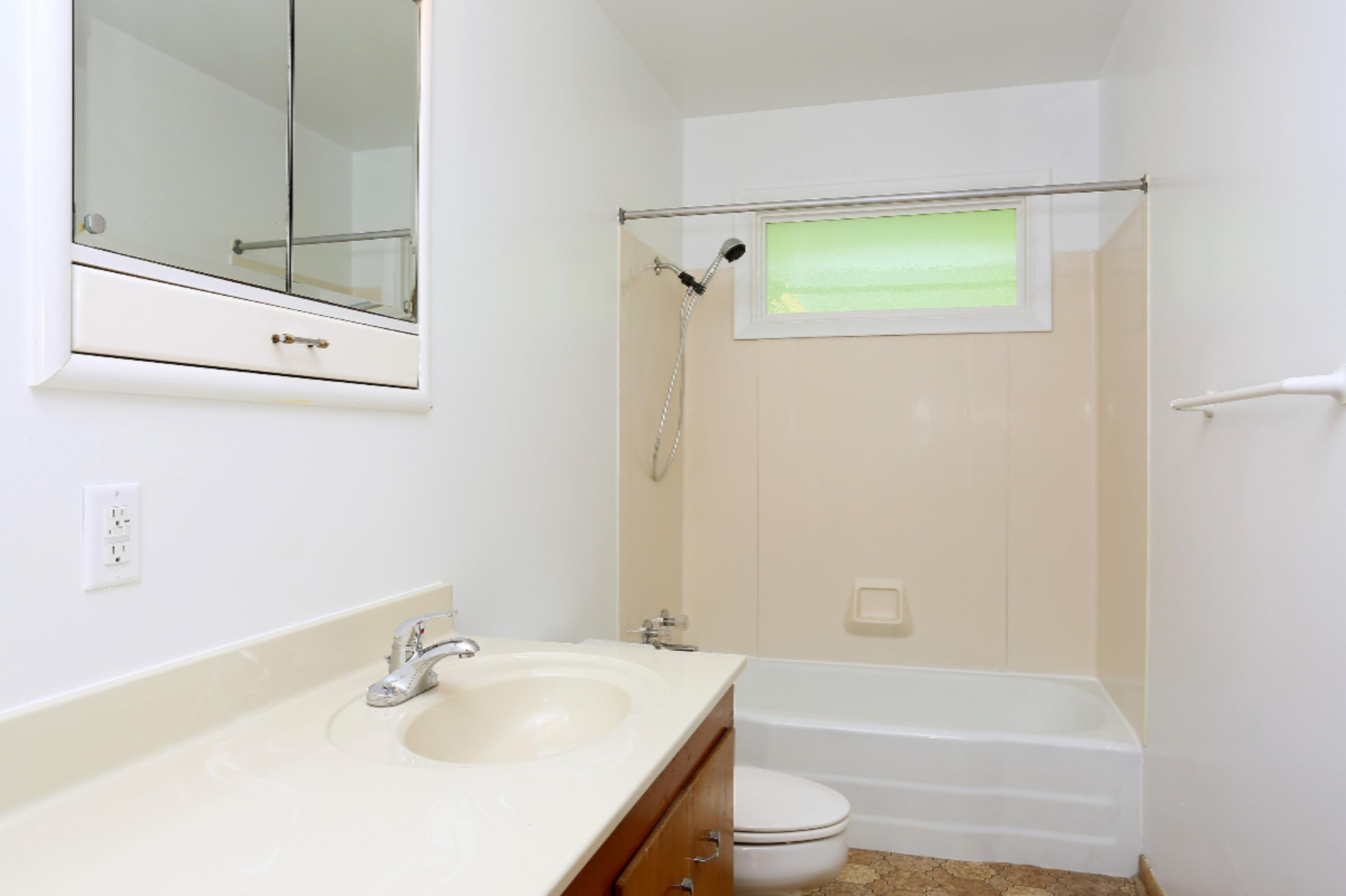 15581 Lakeside Road Lakeside, MI 49128 - Photo 8 of 10 Bathroom