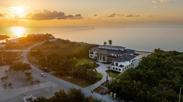 a view of entryway and hall