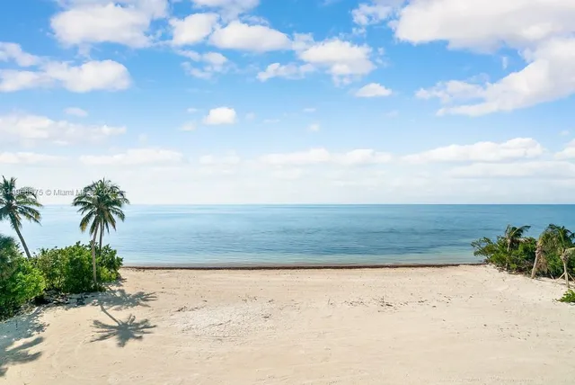 $27,500,000 | 2405 Coco Plum Drive, Marathon, FL 33050