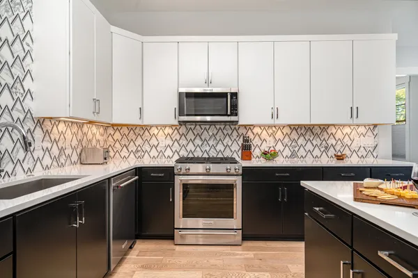 $3,499 | 119 Acklen Park Drive, Unit 104, Nashville, TN 37203