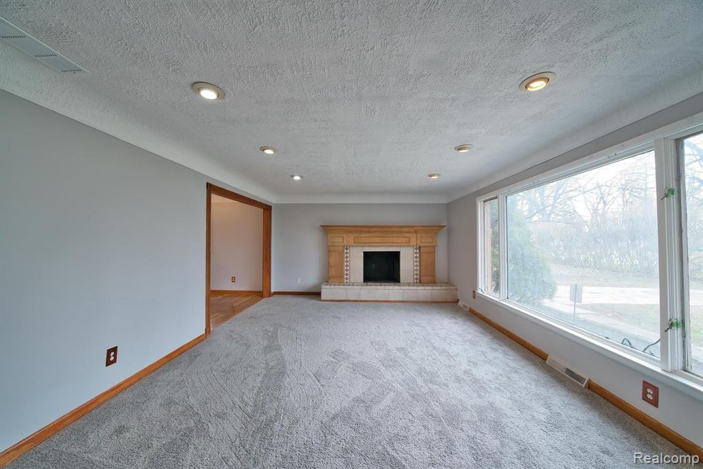 20710 Westhampton Avenue Southfield, MI 48075 - Photo 9 of 30