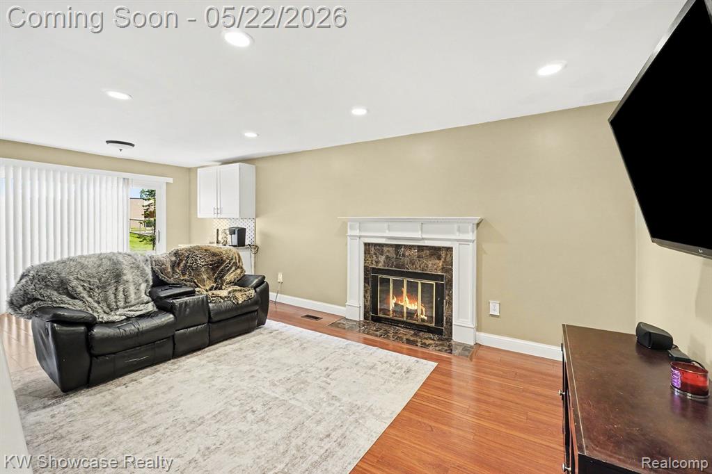 40652 Village Wood Road Novi, MI 48375 - Photo 4 of 37
