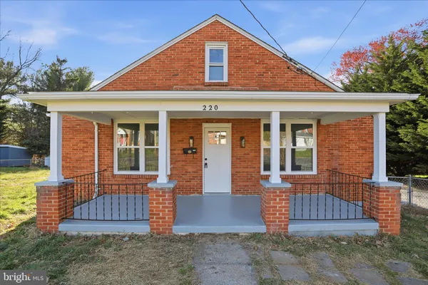 $360,000 | 220 Manassas Avenue, Front Royal, VA 22630