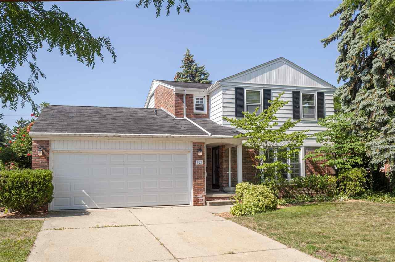 921 Cook Grosse Pointe, MI 48236 - Photo 1 of 26