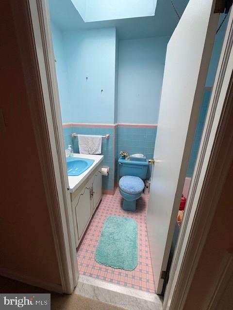 3107 South 13th Street Philadelphia, PA 19148 - Photo 22 of 35 a bathroom with a sink and a mirror