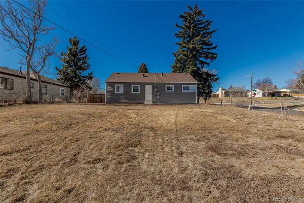 a view of house with a yard
