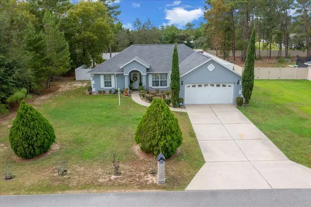 a view of house with garden