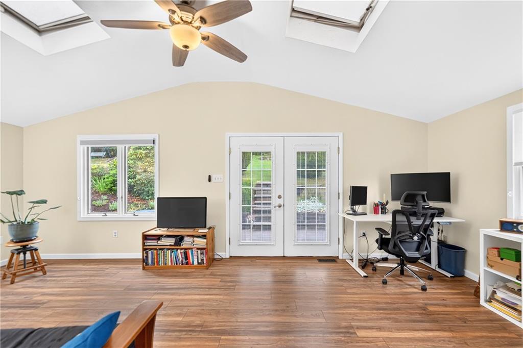 2378 Rose Garden Road Pittsburgh, PA 15220 - Photo 15 of 43 Gallery Image 15