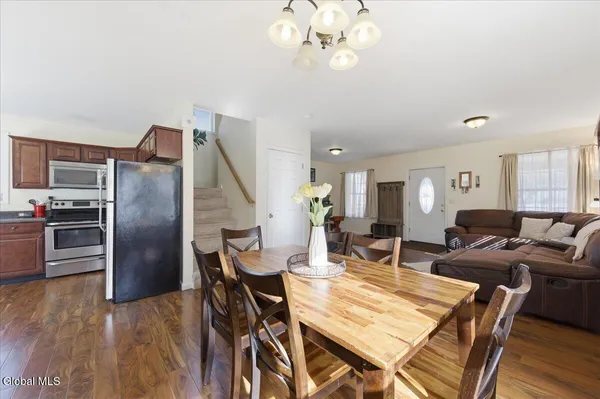 $399,900 | 14 Stratton Place, Bethlehem, NY 12054