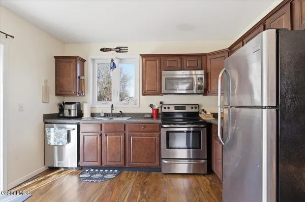 $399,900 | 14 Stratton Place, Bethlehem, NY 12054