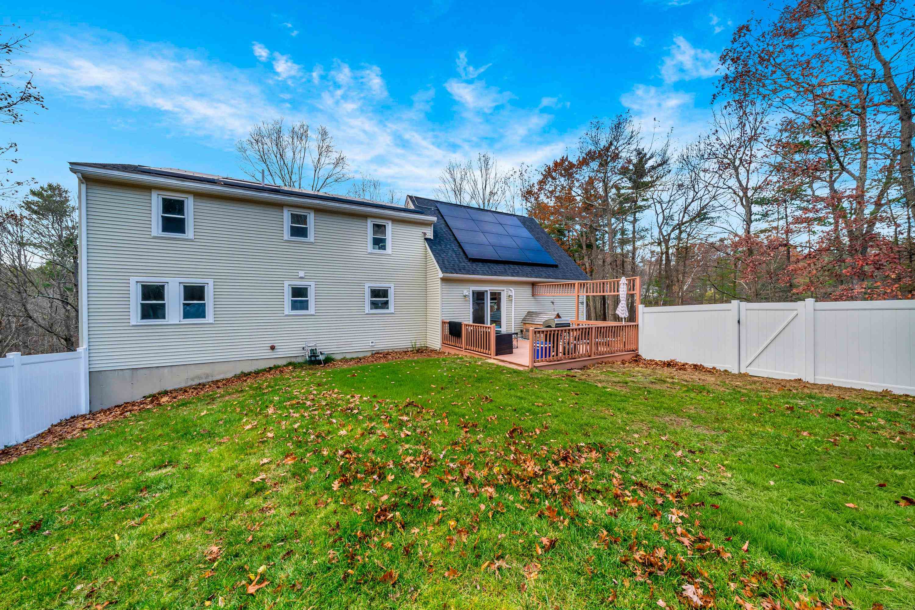 27 Norwood Road Salem, NH 03079 - Photo 4 of 28