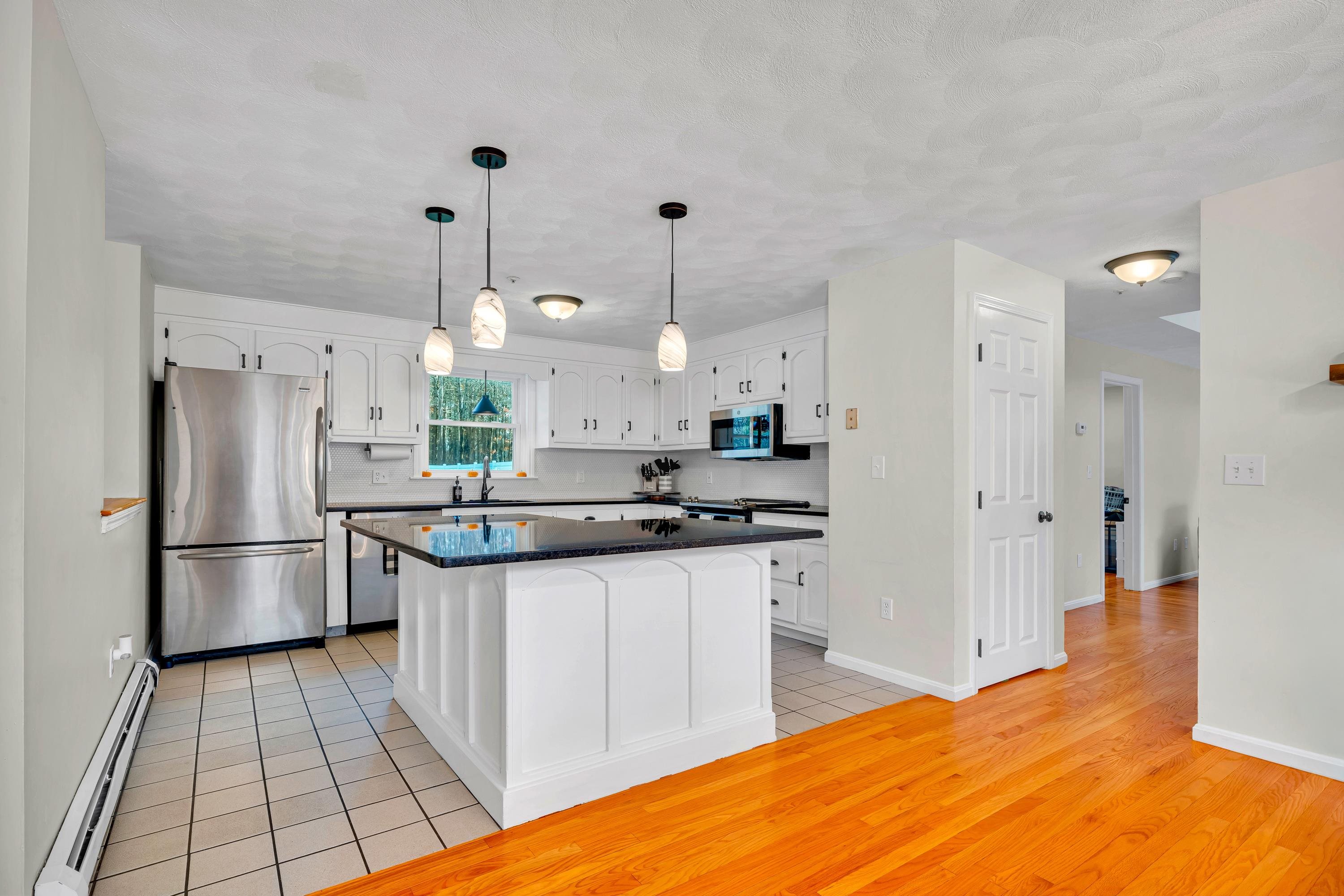 27 Norwood Road Salem, NH 03079 - Photo 6 of 28